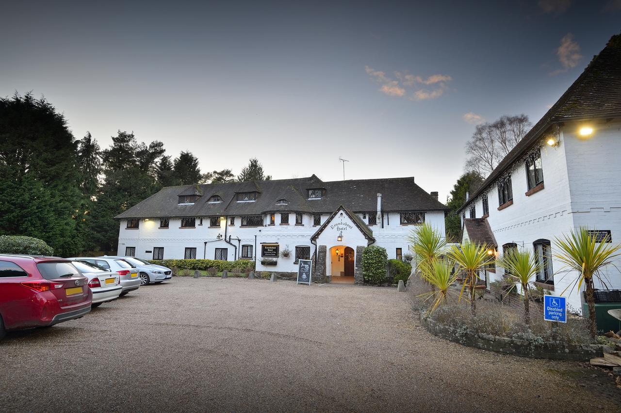 The Roundabout Hotel Pulborough Exterior foto