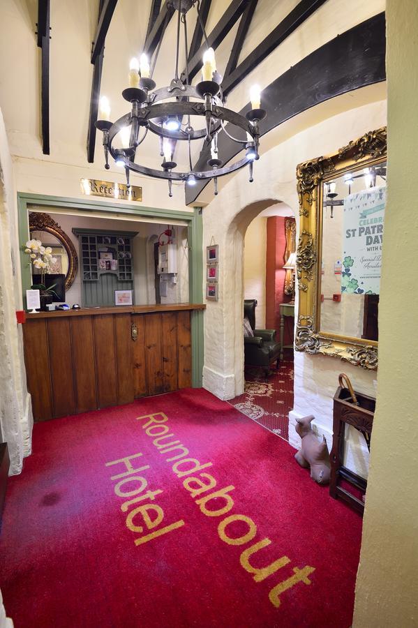 The Roundabout Hotel Pulborough Exterior foto