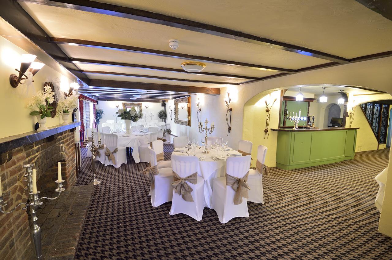 The Roundabout Hotel Pulborough Exterior foto