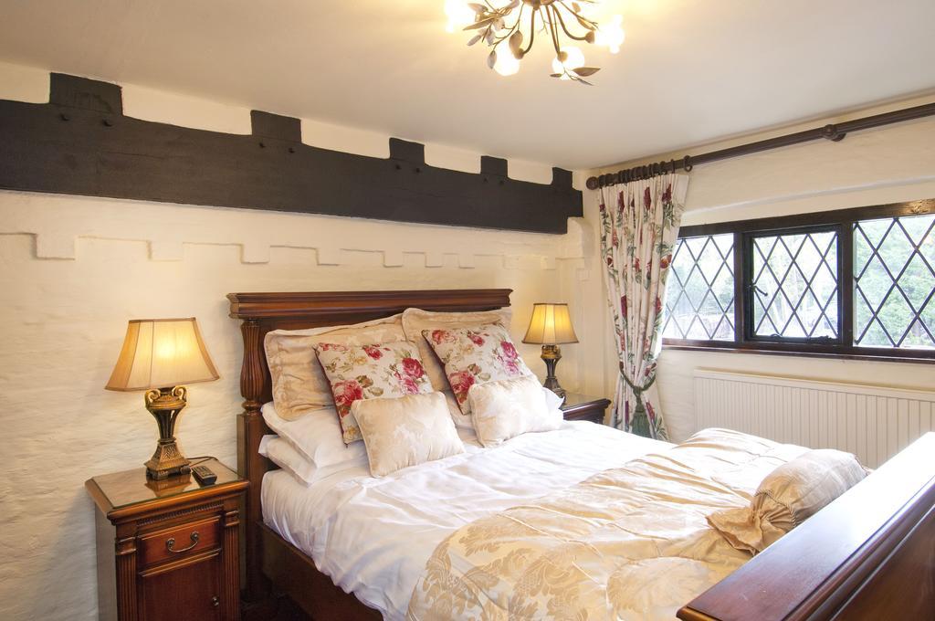 The Roundabout Hotel Pulborough Habitación foto